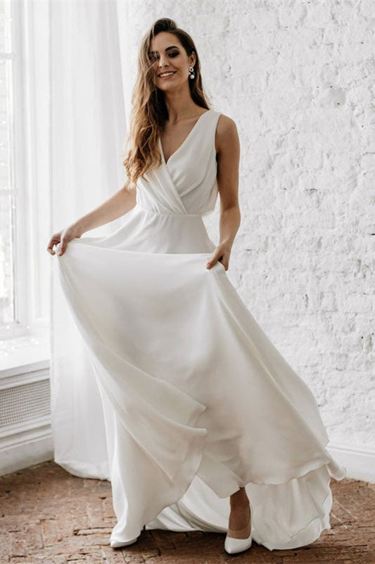 Ärmelloses langes Brautkleid mit V-Ausschnitt