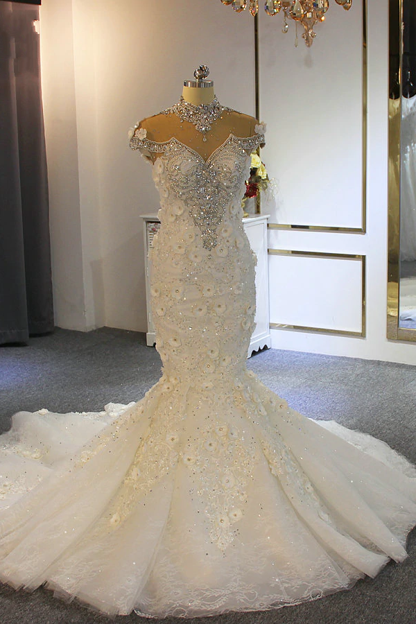 Hochgeschlossenes Meerjungfrau-Brautkleid aus Kristalltüll mit Spitzenapplikationen